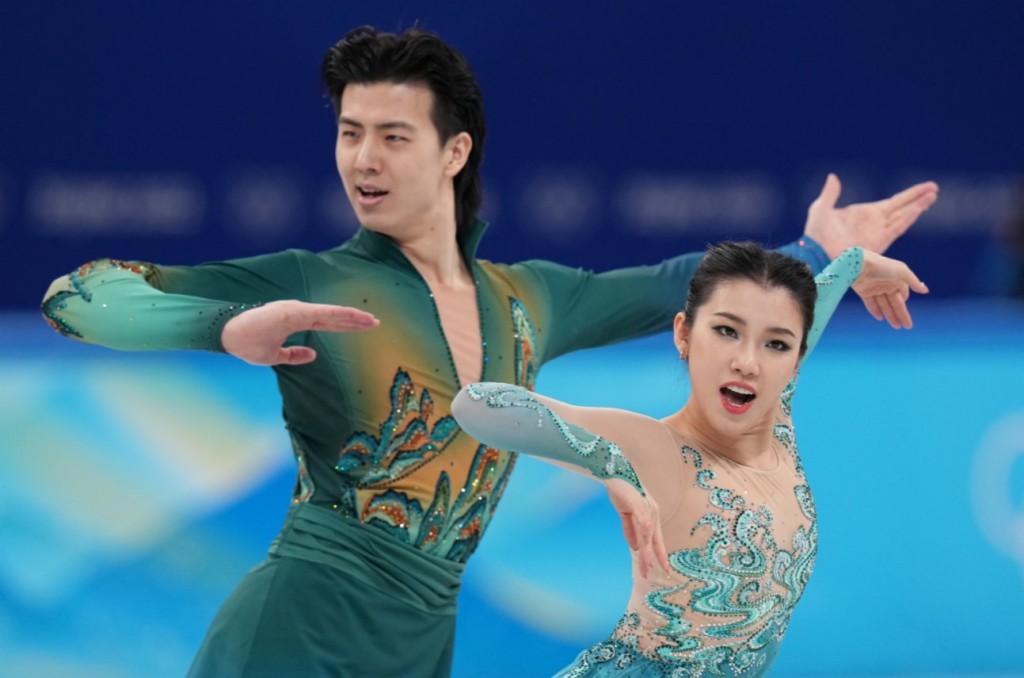 柳鑫宇和拍檔王詩玥在冬奧會比賽。