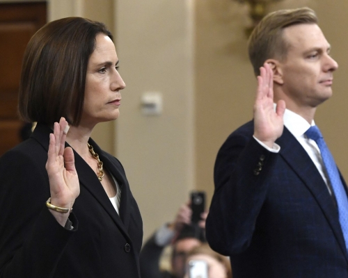 白宮前任女顧問希爾和國務院顧問霍姆斯在公開聽證會上作供。AP