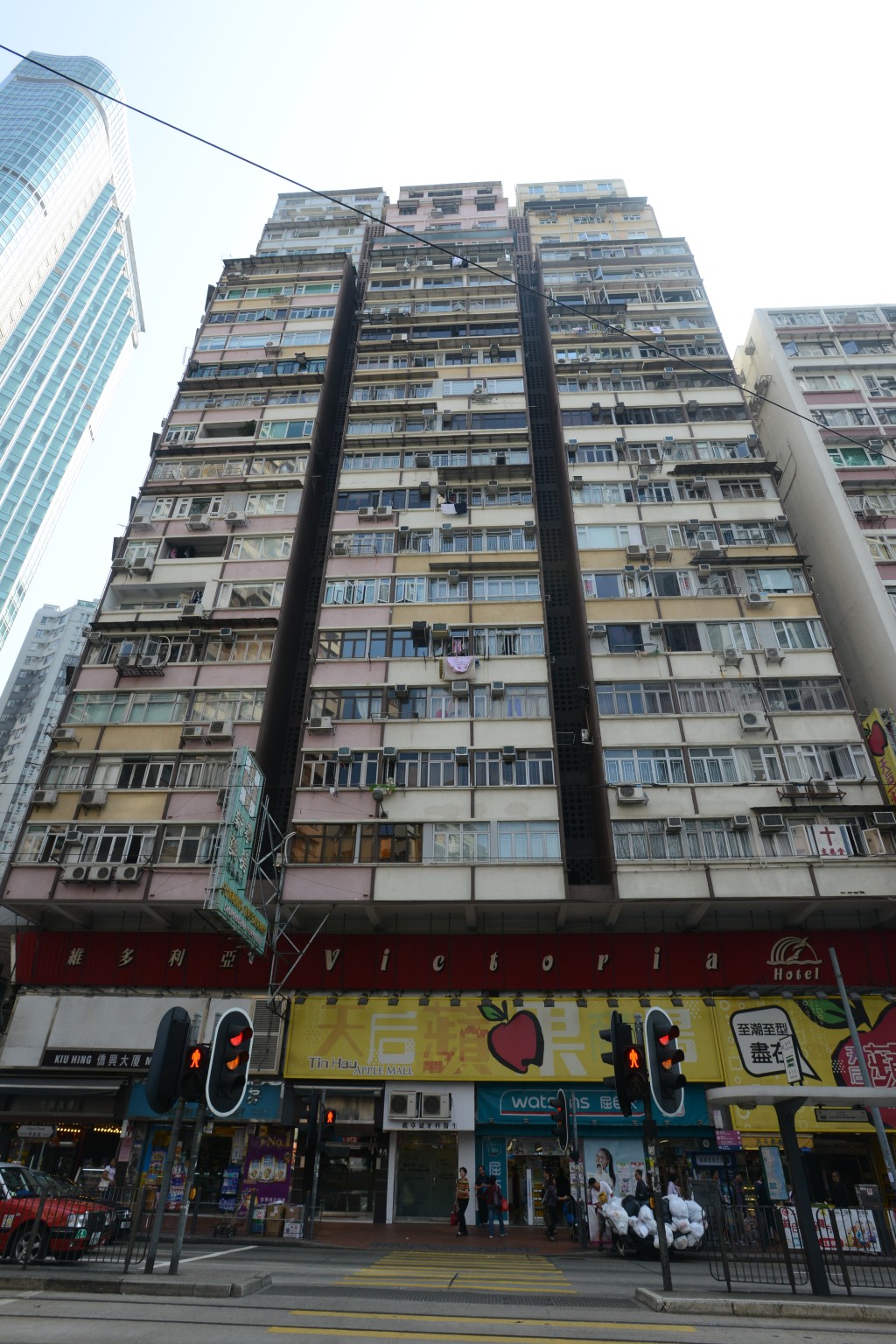 天后英皇道14號僑興大廈地下E號舖，以1548萬易手。