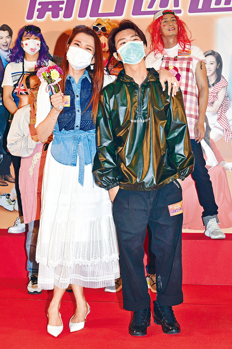 張景淳向阿蟹獻花時，其他演員齊噤聲，似乎不想二人再傳緋聞。
　　