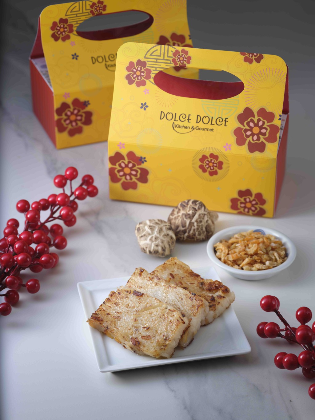 Dolce Dolce今年推出五款年糕:虎掌珍菌素鲍鱼萝卜糕、在地够姜有机黑糖年糕、闪金玫瑰年糕、淮山响螺萝卜糕+鸿运枣皇糕。 Dolce Dolce今年推出五款年糕:虎掌珍菌素鲍鱼萝卜糕、在地够姜有机黑糖年糕、闪金玫瑰年糕、淮山响螺萝卜糕+鸿运枣皇糕。