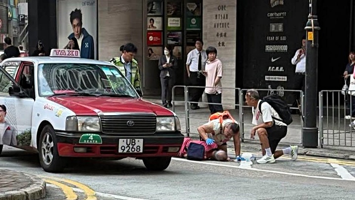 的士撞倒一名老翁。fb：馬路的事 (即時交通資訊台)
