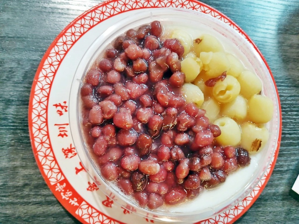 海上世界汇港购物中心二期商场B1层美食广场内的凉茶铺和糖水铺（四）。