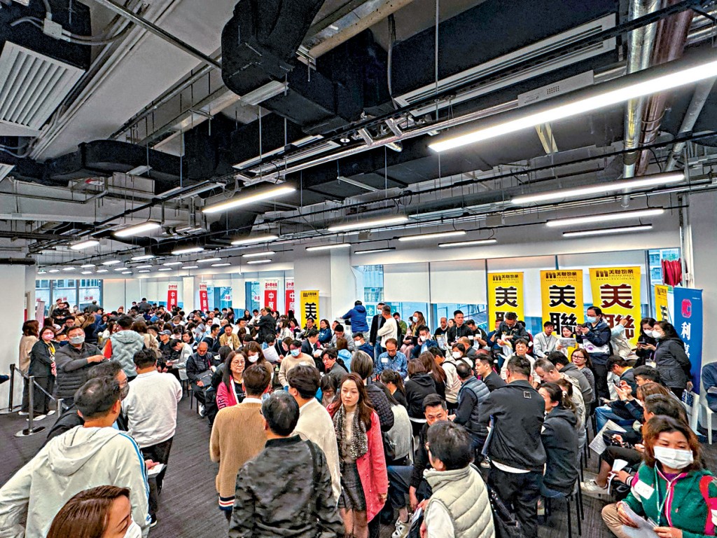 萬科香港大埔上然2期即日售出74伙,吸引本區客及投資者。