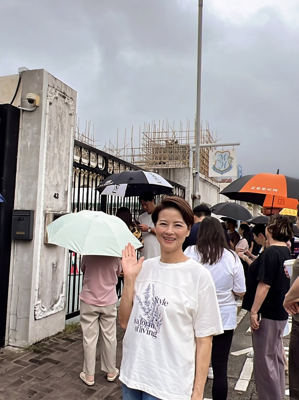 黎燕珊的外孫女蕎蕎入讀九龍塘私校文娜雅拔幼稚園。