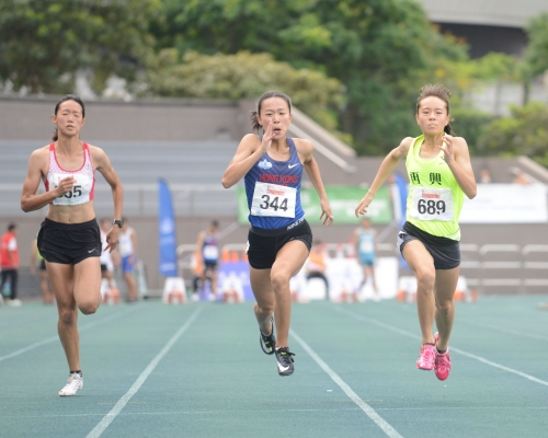 梁詠曦於女子100米決賽奪得亞軍。　馮梓健攝