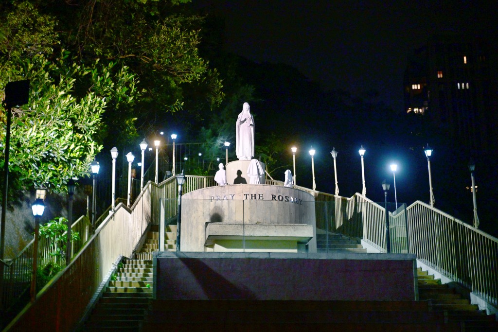 其小学及幼稚园将在今年9月起原址并入道尔顿学校。