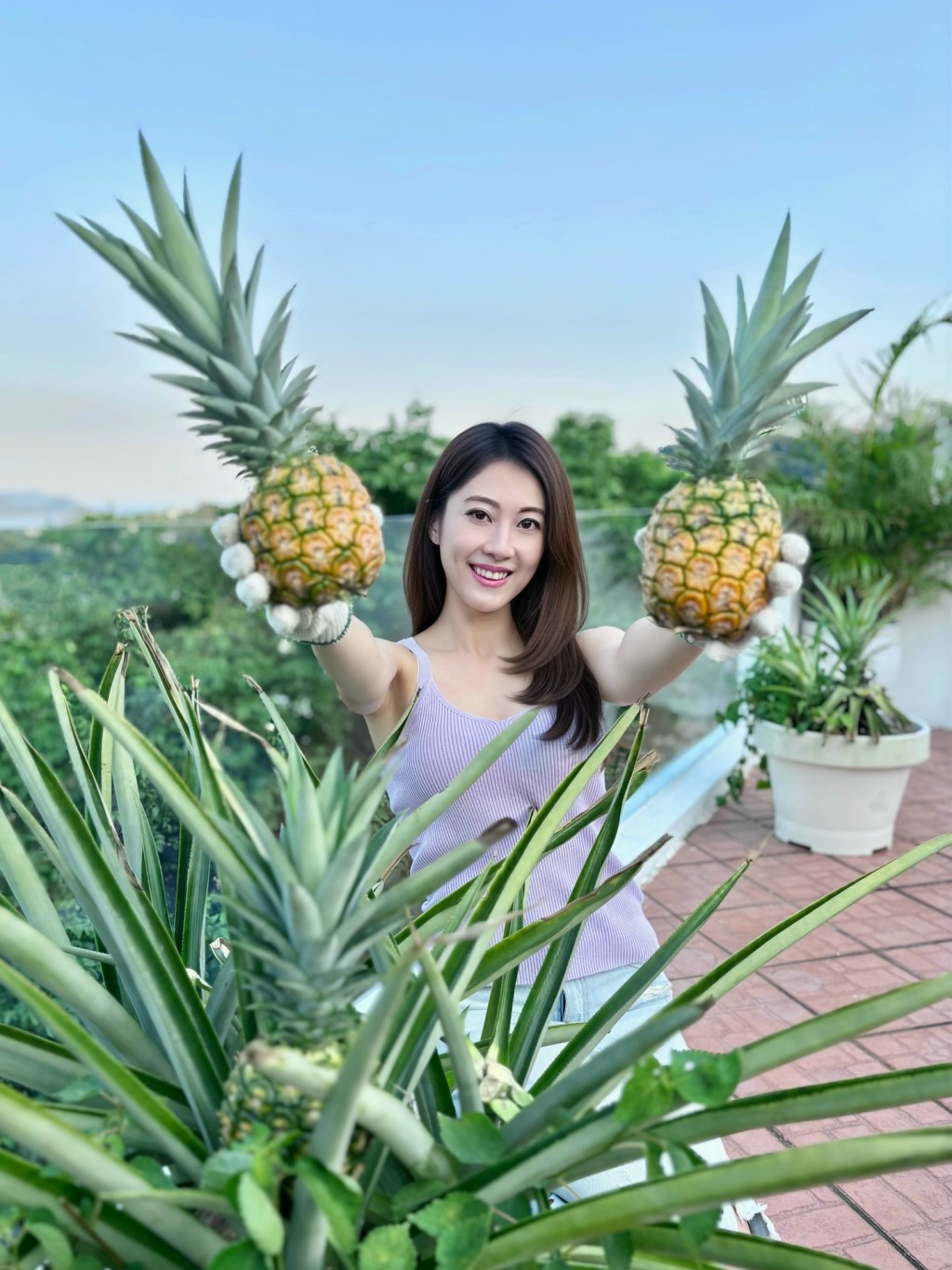 謝芷倫自給自足。 謝芷倫自給自足。