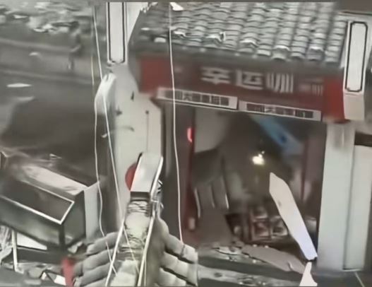 甘肅美食街有商舖爆炸致1死1傷。抖音@蘭州眾安城  
