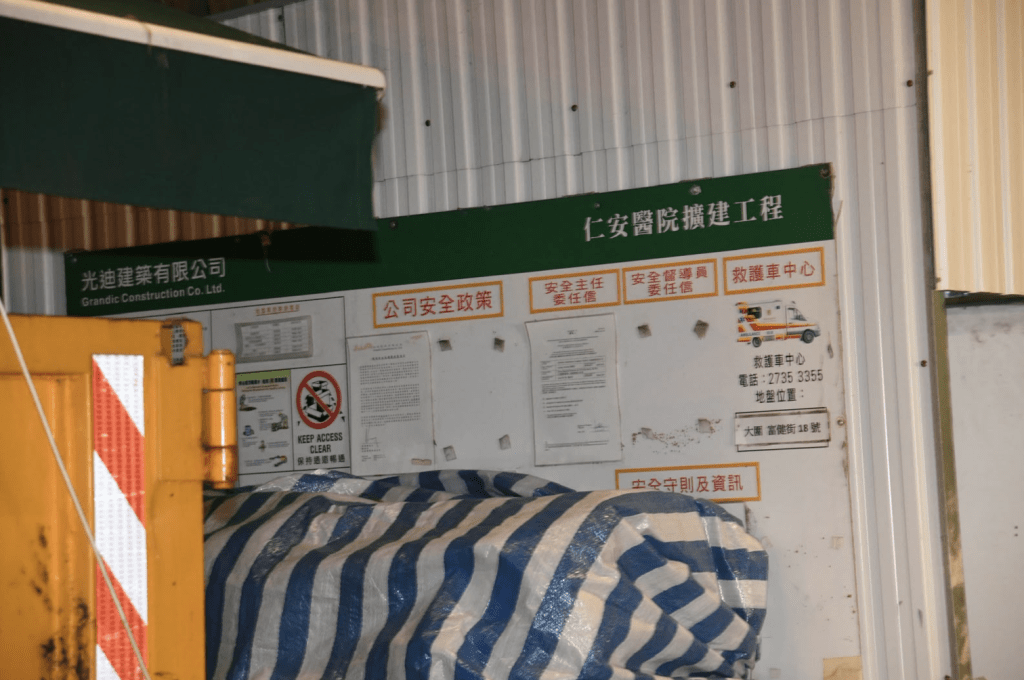 大圍仁安醫院一間貨櫃改裝而成的辦公室凌晨突然冒煙起火。蔡楚輝攝 大圍仁安醫院一間貨櫃改裝而成的辦公室凌晨突然冒煙起火。蔡楚輝攝