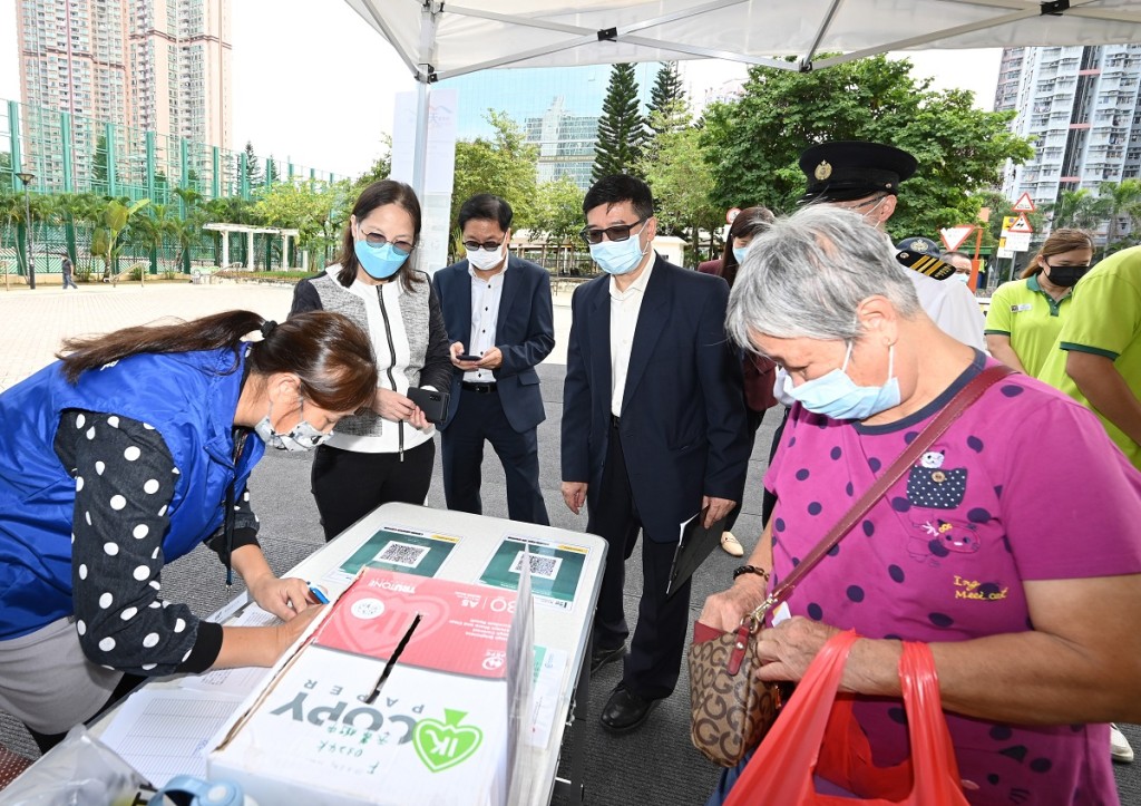 食環署官員視察街市。政府新聞處圖片