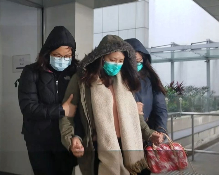 陳冠忠前妻胡倩婷(中)亦有到庭。