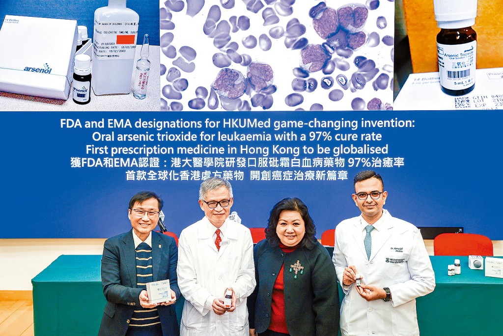 港大技術轉移處副處長陳慶忠（左起）、港大醫學院臨床醫學學院內科學系講座教授鄺沃林、黃女士、港大醫學院臨床醫學學院內科學系臨床副教授喬夏利。