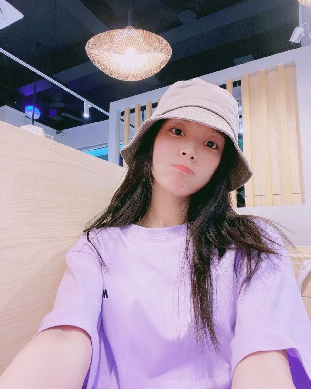 嘟嘴好Cute。