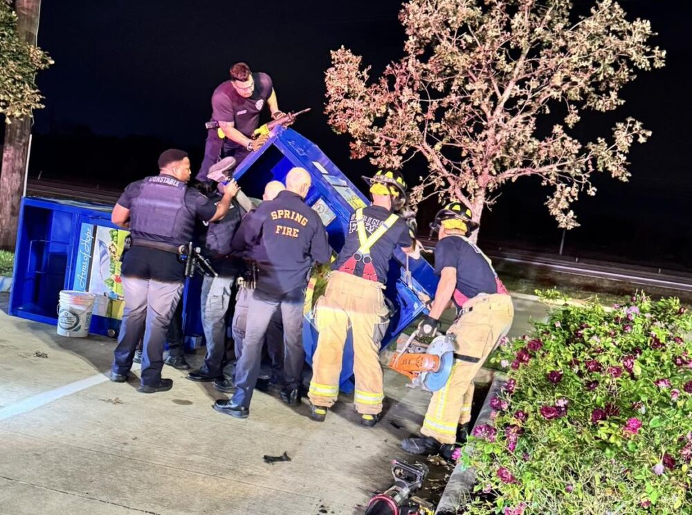 救護人員接報後到場救援。Mark Herman, Harris County Constable Precinct 4/fb 救護人員接報後到場救援。Mark Herman, Harris County Constable Precinct 4/fb