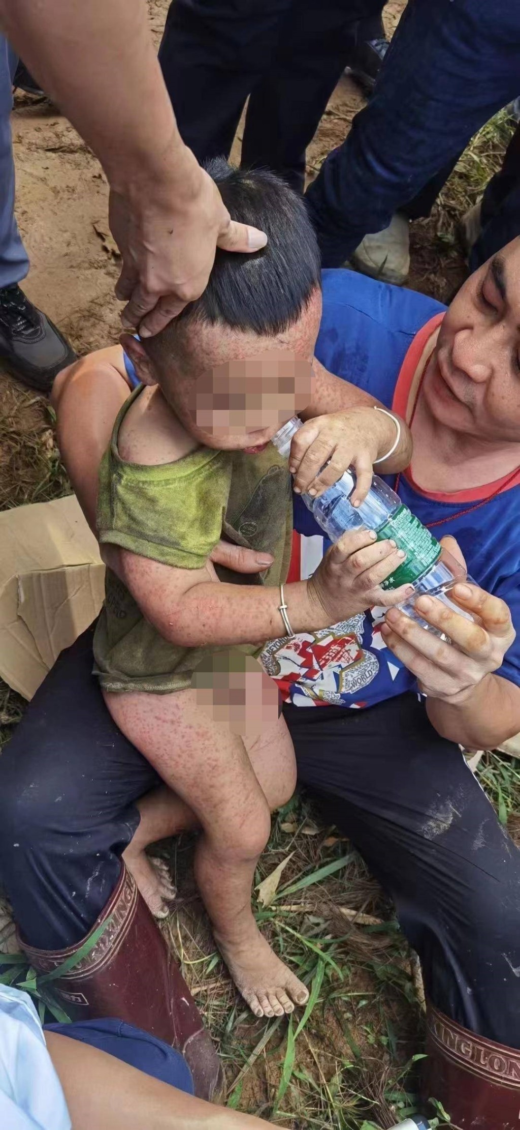 男童被尋回時沒穿褲子。網圖