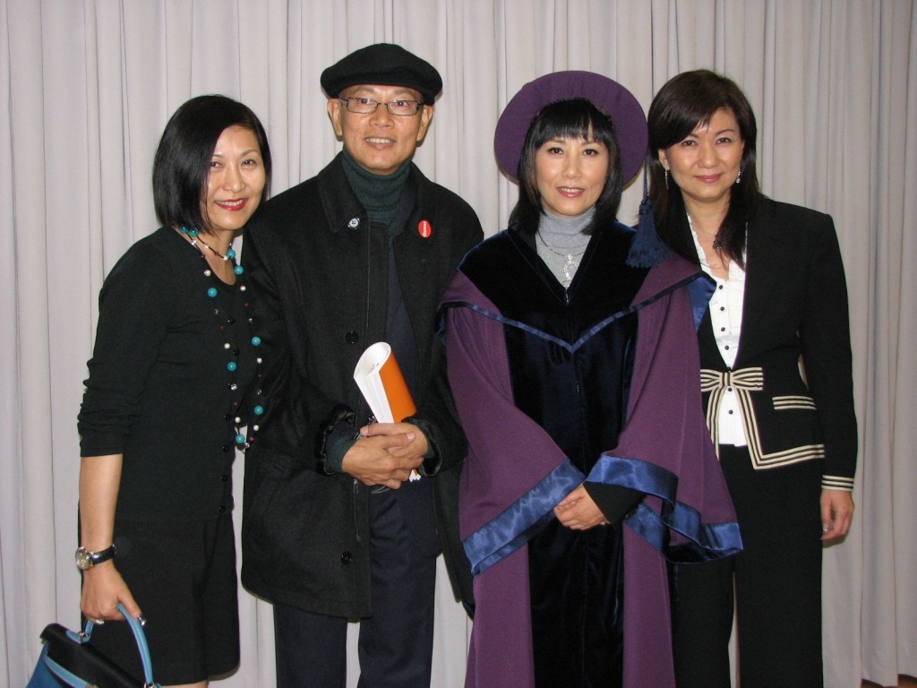城市大學頒發榮譽博士學位。