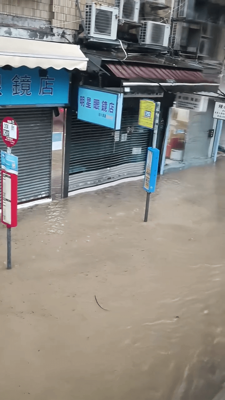 路面變河面
