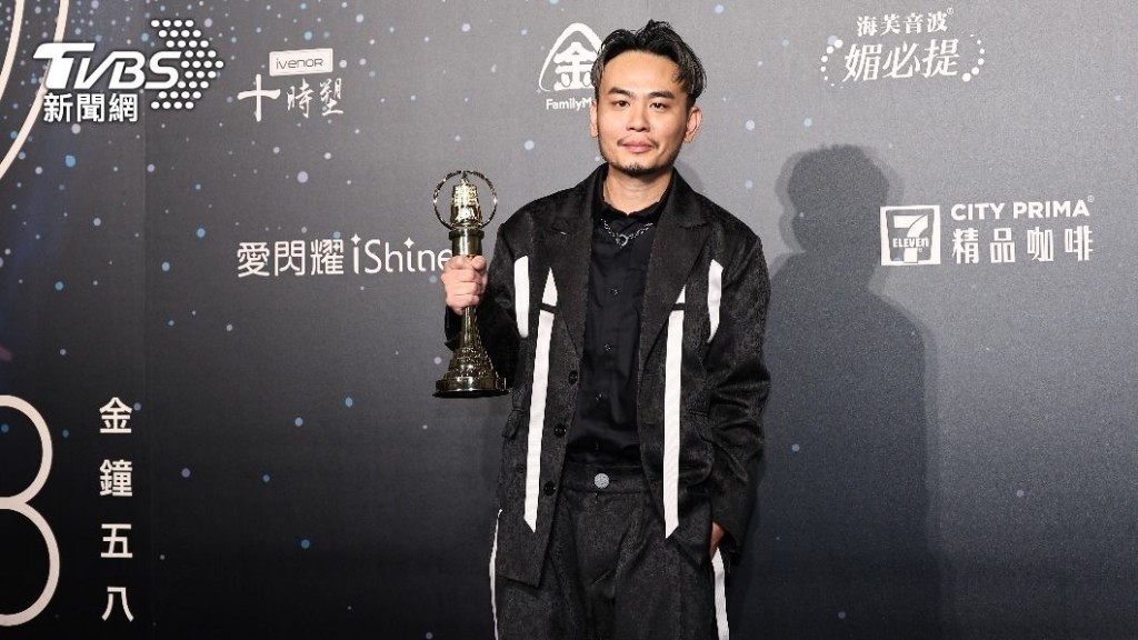 杨大正夺得戏剧节目男配角奖。