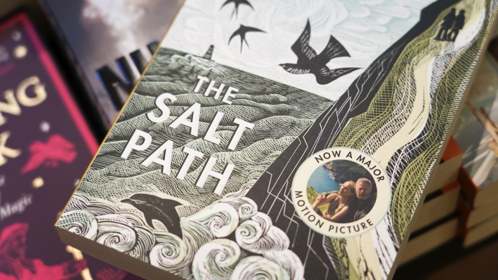 畅销回忆录《The Salt Path》在英国狂卖200万本。 美联社