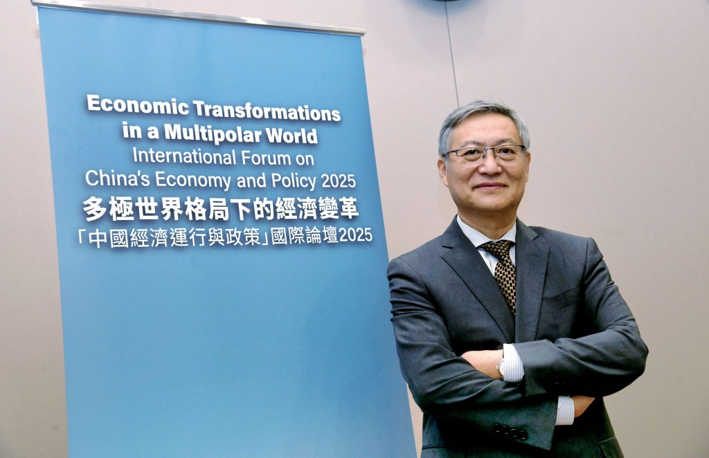 中國社會科學院學部委員張宇燕周二在「中國經濟運行與政策」國際論壇2025上直言，世界多極化已成不可逆轉的大勢，而在這一浪潮中，香港可憑藉自身稟賦覓得獨特機遇，打造「全球南方金融中心」。