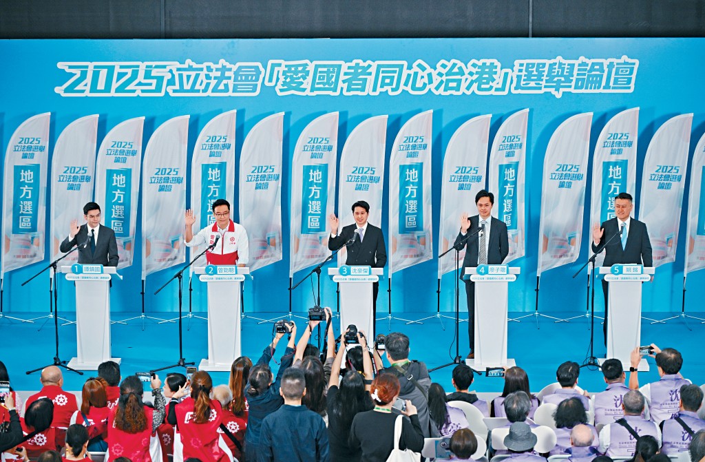 新界北地方選區選舉論壇昨在天水圍天瑞體育館舉行，5名候選人包括譚鎮國（左起）、曾勁聰、沈豪傑、廖子聰及姚銘出席。