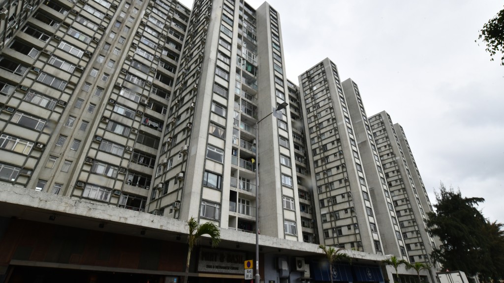 西灣河住宅窗戶現可疑圓孔裂痕 案列刑毀警方調查。資料圖片