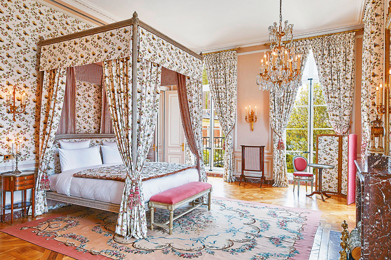 ●酒店的十四間房間，悉數以十八世紀的典雅華麗風格為設計主調，讓客人能細味箇中貴氣氛圍。