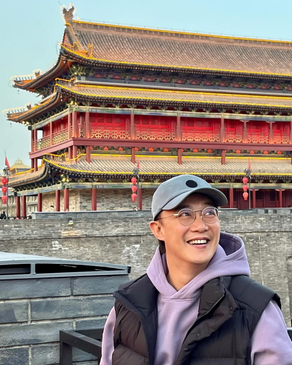 陈奕迅日前参观了西安城墙正南门的「永宁门」。