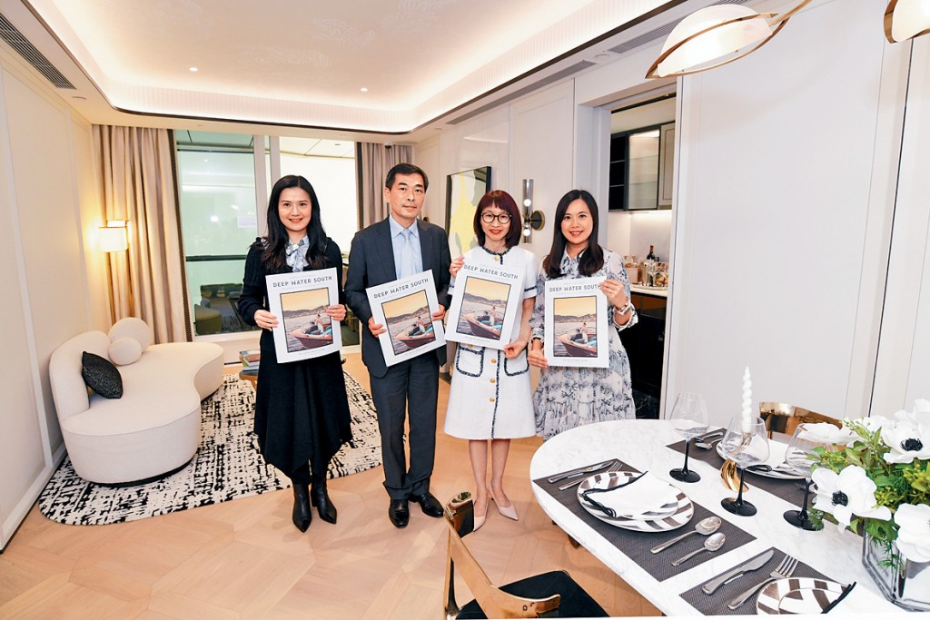 會德豐黃光耀（左二）表示，DEEP WATER SOUTH昨日錄逾500參觀客。