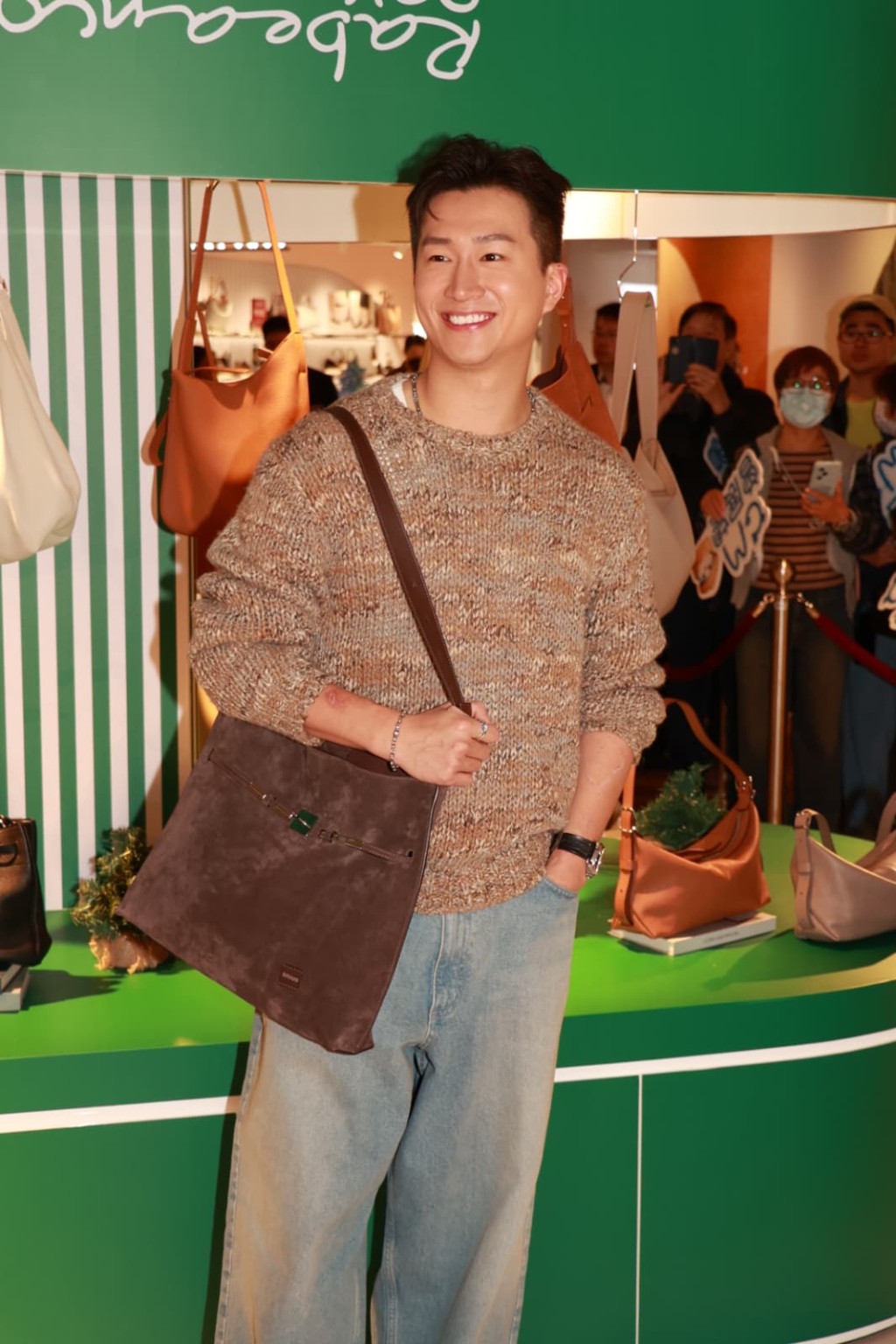 曾展望申請聖誕返工,「唔使諗拍拖節目!」 曾展望申請聖誕返工,「唔使諗拍拖節目!」