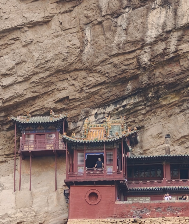 山西悬空寺。