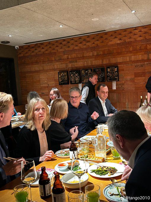 施紀賢訪華,在網紅餐廳嘗雲南菜。 X.com 施紀賢訪華,在網紅餐廳嘗雲南菜。 X.com