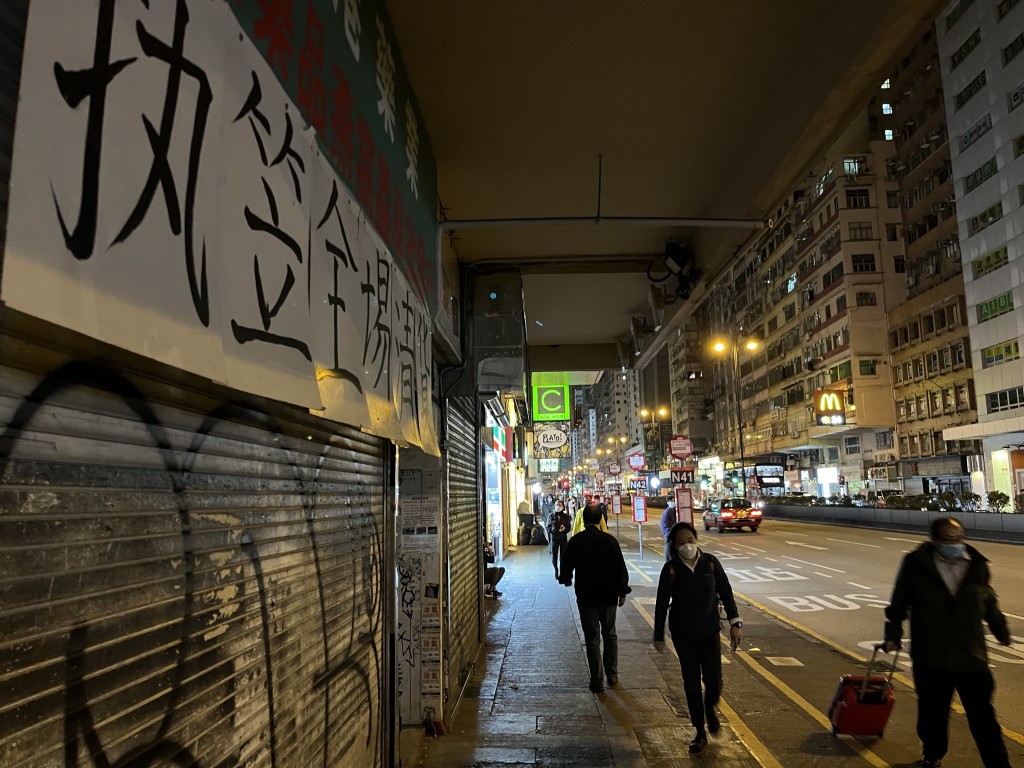 李家超說,本港整體經濟正在擴張,預計今年增長2%至3%,雖然有店舖結業,但亦有新店開張。資料圖片 李家超說,本港整體經濟正在擴張,預計今年增長2%至3%,雖然有店舖結業,但亦有新店開張。資料圖片
