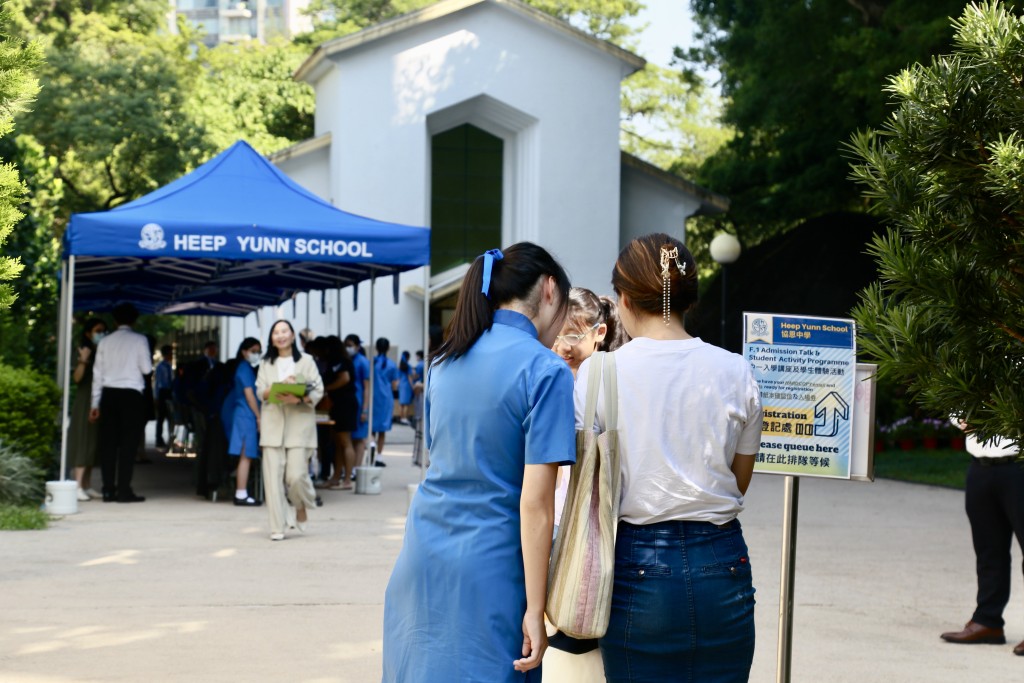 协恩中学今日举行下学年中一入学讲座，吸引近2000人参加。