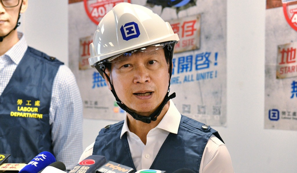 許澤森表示,正考慮向兩間涉嫌管理不善的承建商提出檢控。資料圖片 許澤森表示,正考慮向兩間涉嫌管理不善的承建商提出檢控。資料圖片