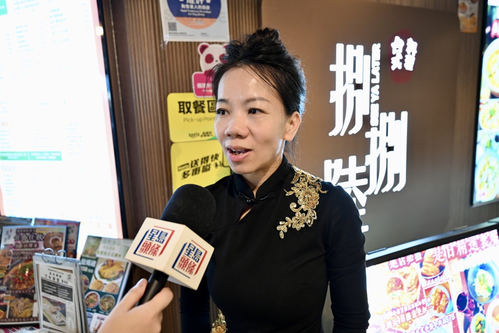 台式料理餐廳捌捌陸負責人方小姐表示，會讓職員在客人進店時告知餐廳允許狗隻入內。