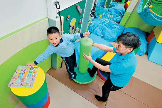 社會福利署曾計劃於全港各區增設至少1間幼兒中心。