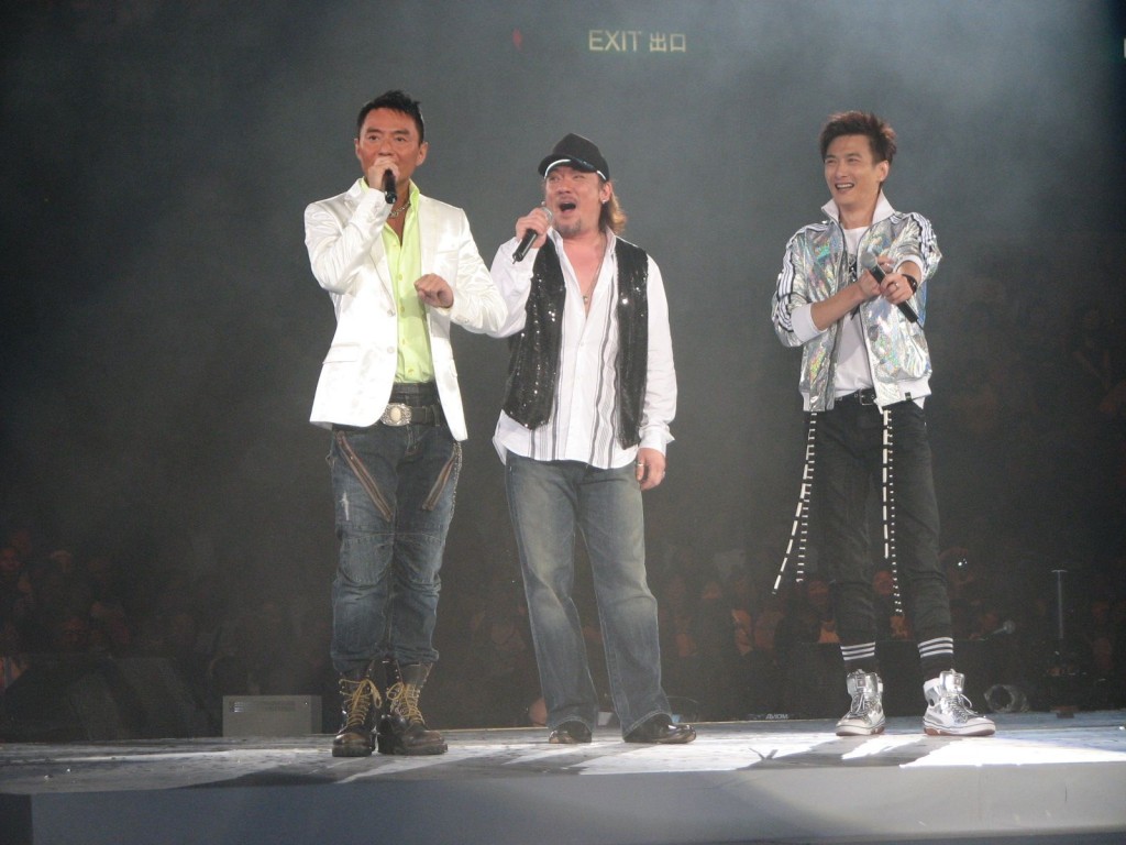 2009(左起)第二代「小虎隊」成員林利、蔣慶龍與胡渭康台上演。