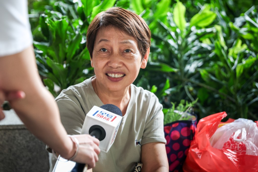 周女士認為祭品價格與往年相若。 周女士認為祭品價格與往年相若。