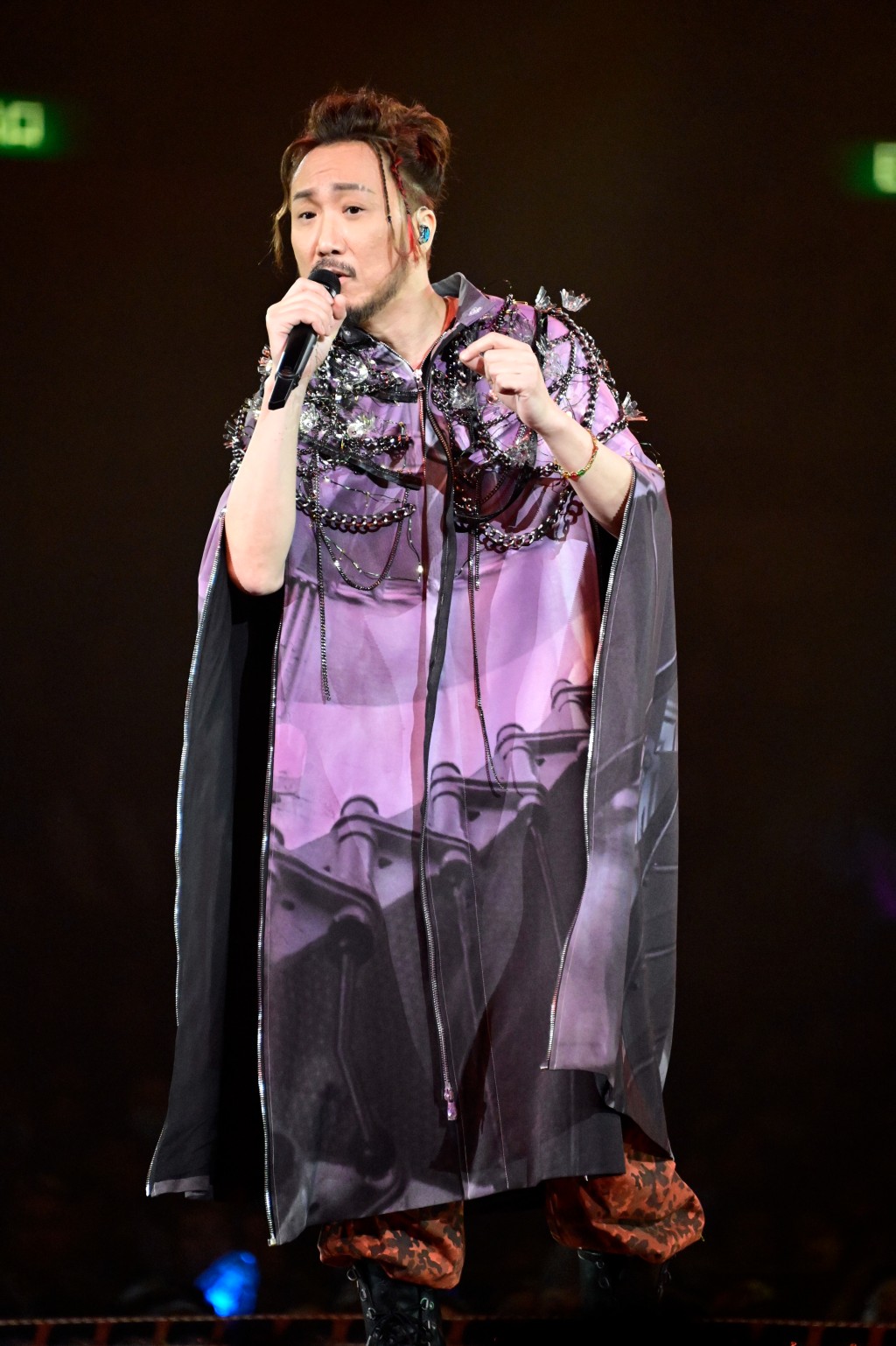 郑中基2月举行《Fragments of Wonder 郑中基世界巡回演唱会2024》香港站。