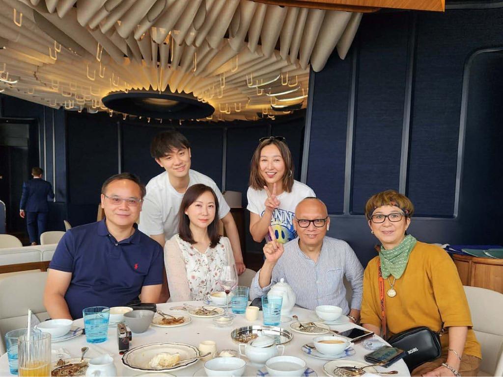 高Ling 舉家到曼谷旅行，順道慶祝高爸爸的生日。