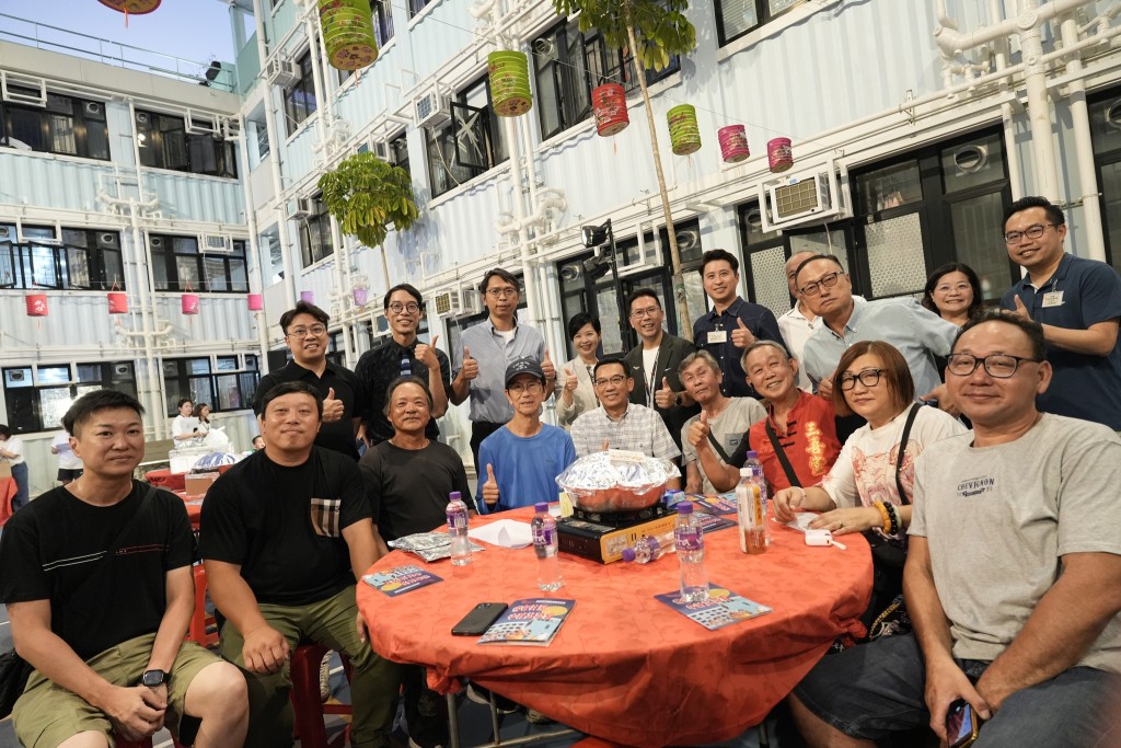 悅安居盤菜宴。何永賢fb 悅安居盤菜宴。何永賢fb
