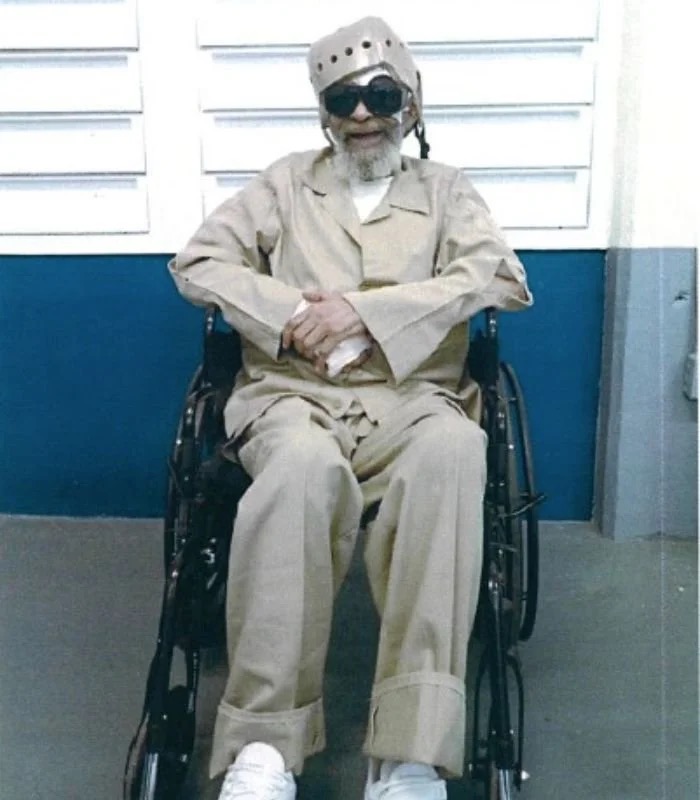 伯頓沒有殺人，卻在死囚牢房度過半生。 charlessonnyburton.com