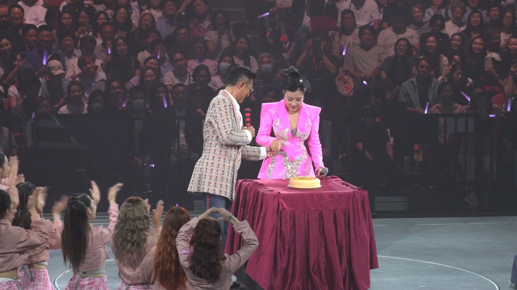 汪明荃 古天樂。  ​