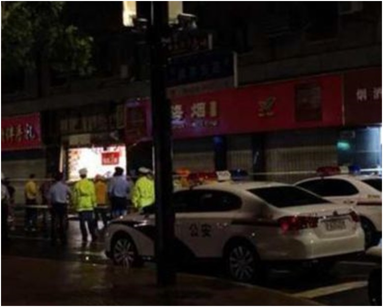 大批警員趕到現場。