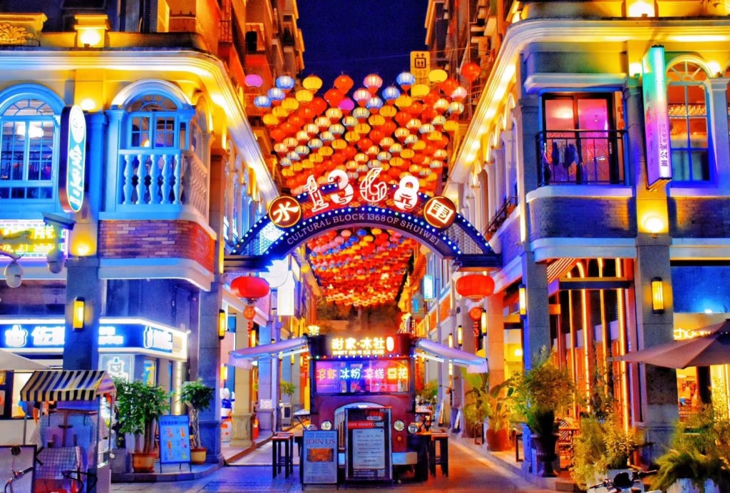 让1368文化街充满五光十色的气氛（图片来源：Facebook@深圳大陆吃喝玩乐交流）