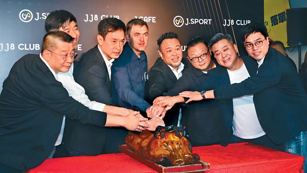 奧蘇利雲主持自己有份的球會開幕儀式。