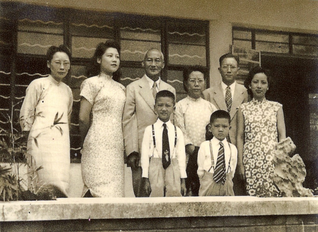 許崇智（右三）與家人攝於香港。