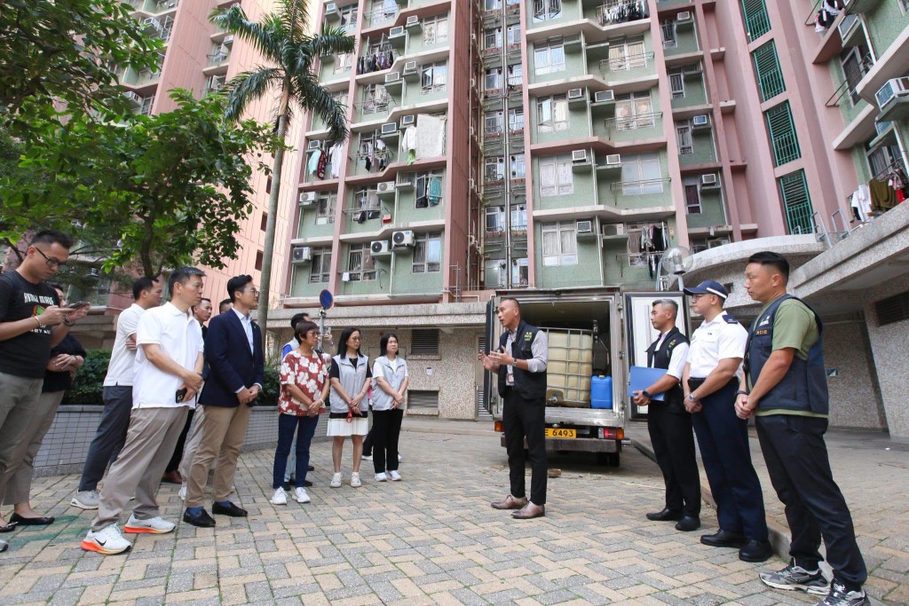 消防處隨即聯同香港海關、警務處、房屋署、觀塘民政事務處、觀塘區防火委員會、當區區議員及屋邨管理公司召開緊急會議。
